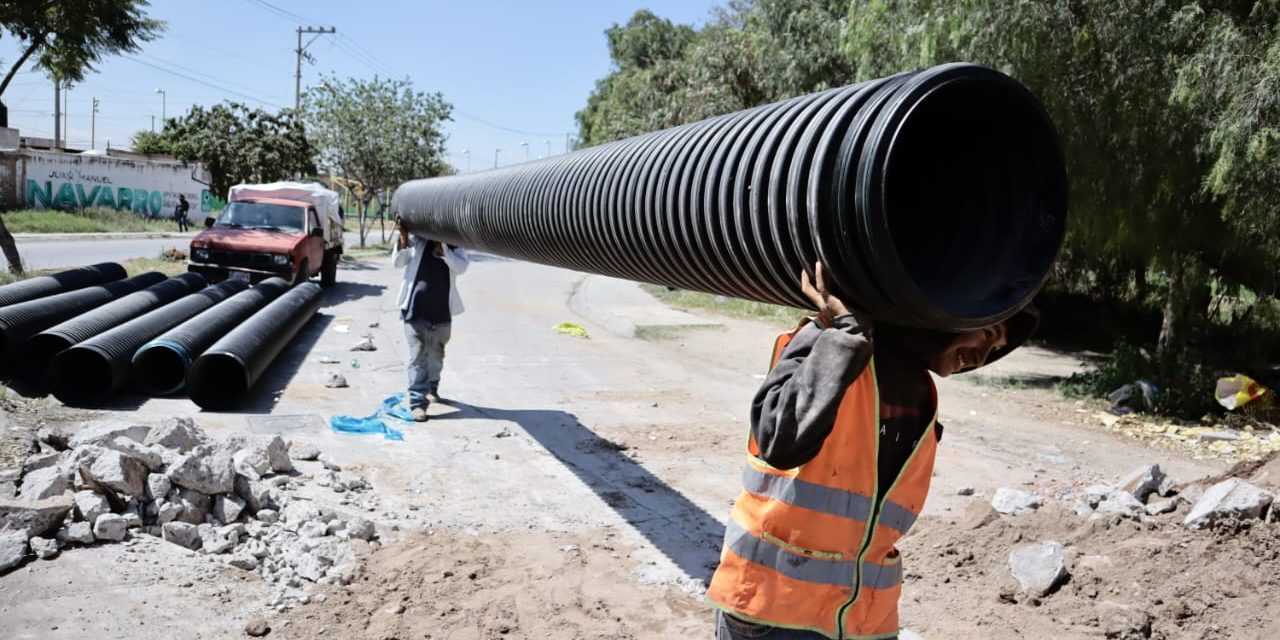 INICIA INTERAPAS REPOSICIÓN DE DRENAJE EN COLONIA LA LOMITA DE SGS