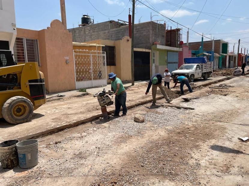 Repone Interapas más de 100 metros de drenaje sanitario en Soledad de Graciano Sanchez.