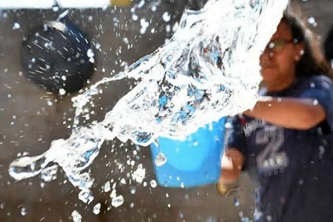 Crisis hídrica obliga a desterrar la práctica de tirar el agua en “Sábado de Gloria”