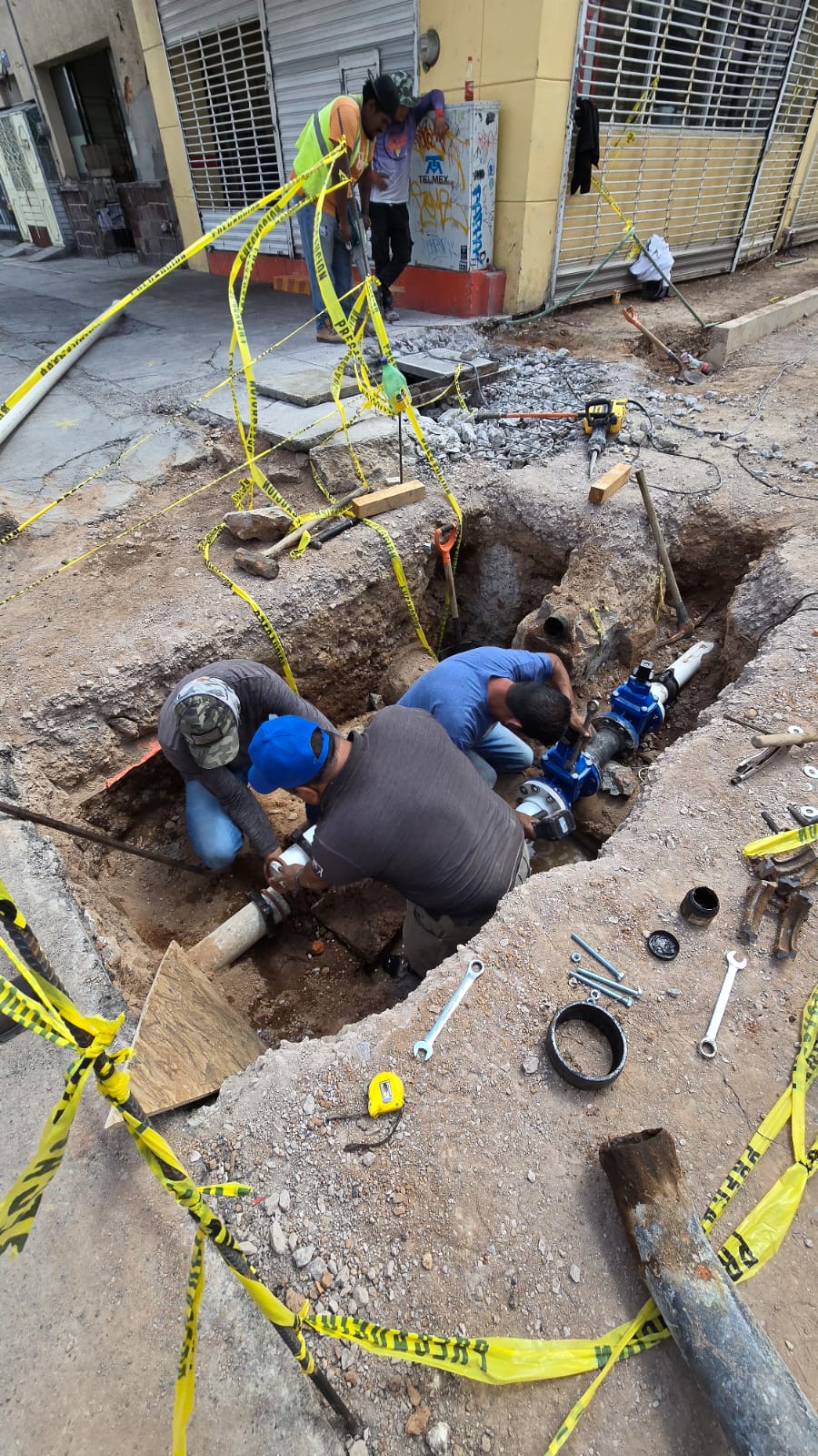 En quince días, Interapas repara más de 100 fugas de agua potable.