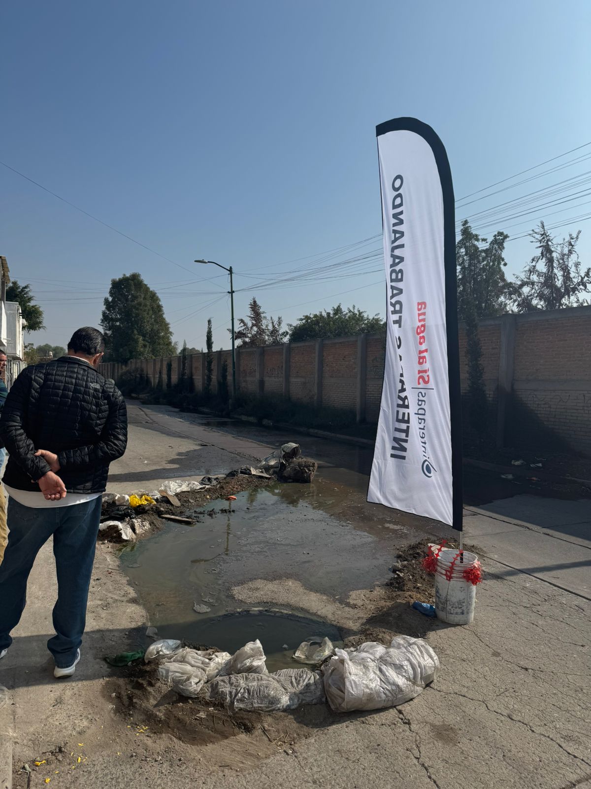 Interapas inicia rehabilitación de drenaje en la calle “Plan de Ayutla” en la colonia El Saucito.