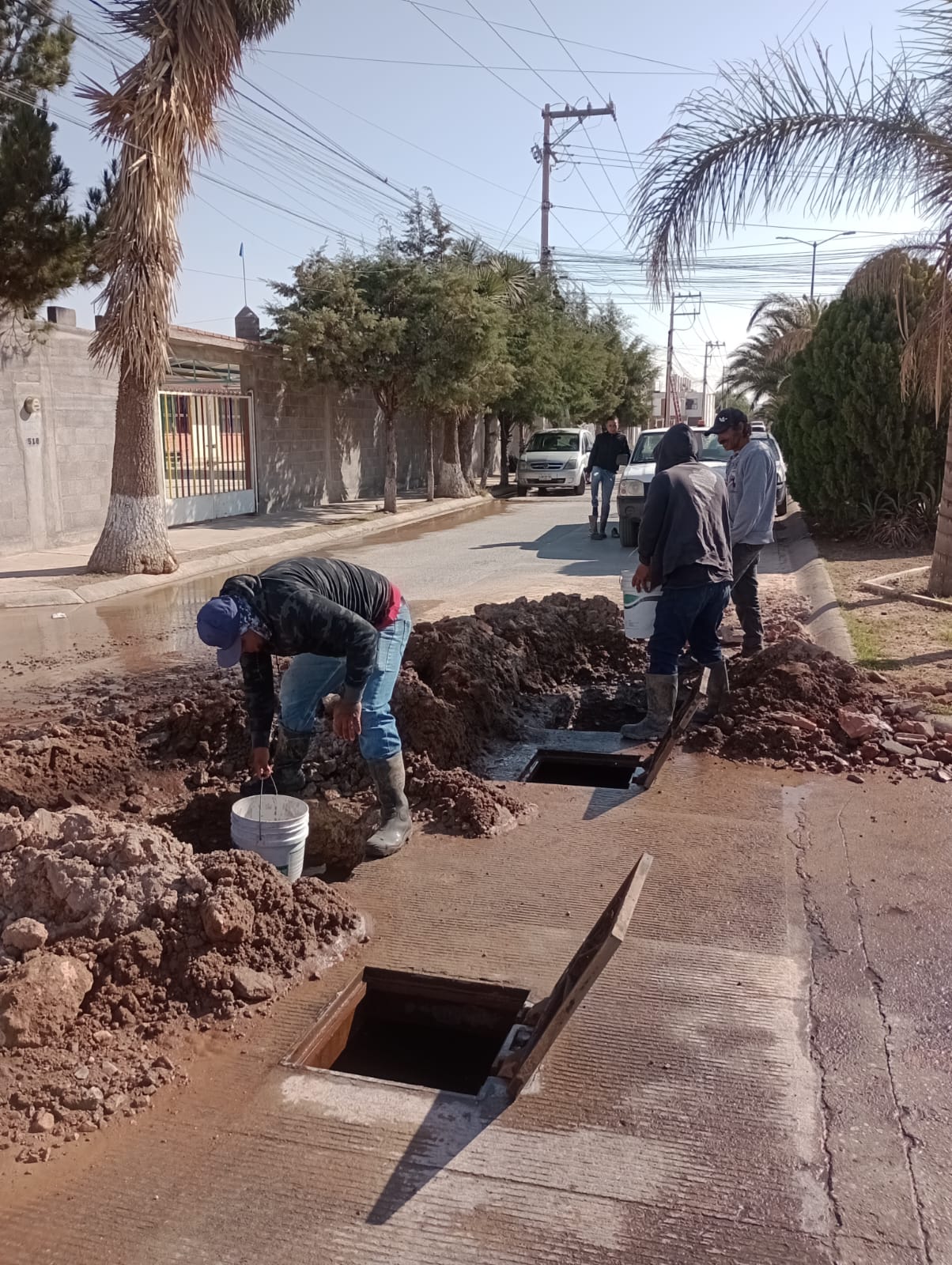 Repara Interapas importante fuga en la colonia Hacienda Los Morales, en Soledad de Graciano Sánchez.