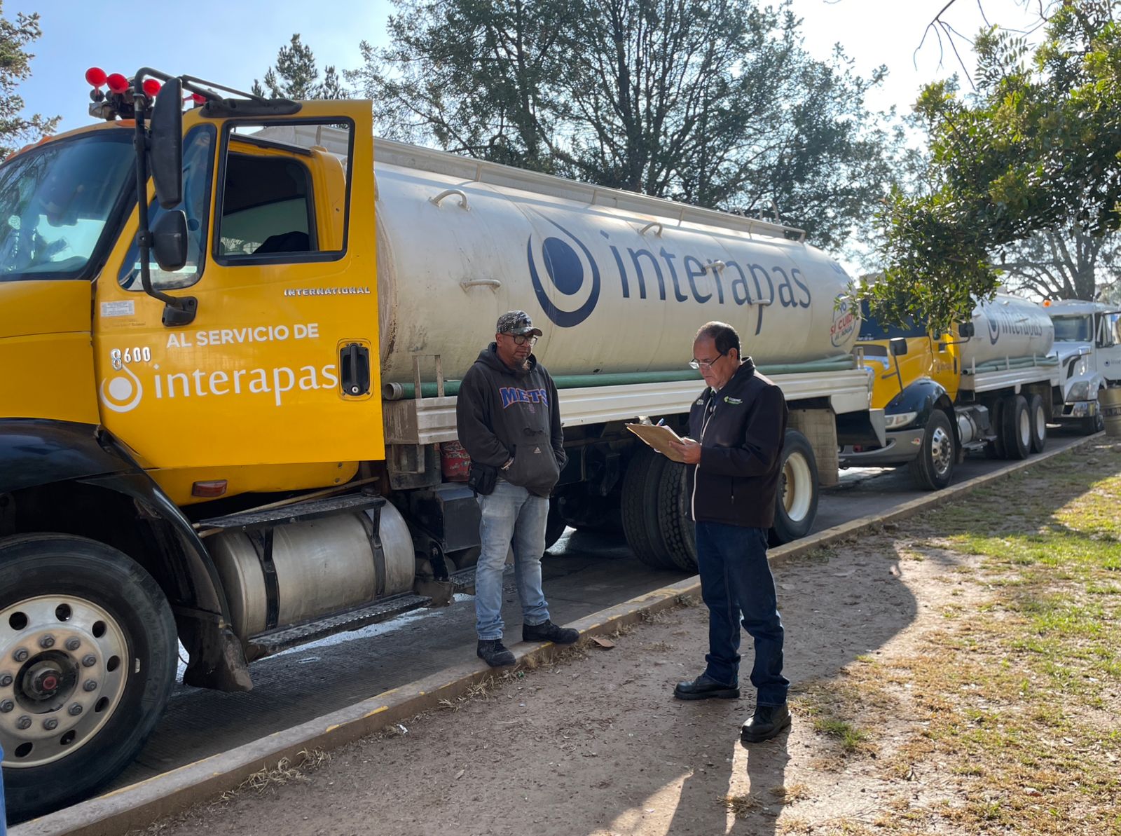 Interapas colabora en revisión sanitaria de agua en pipas