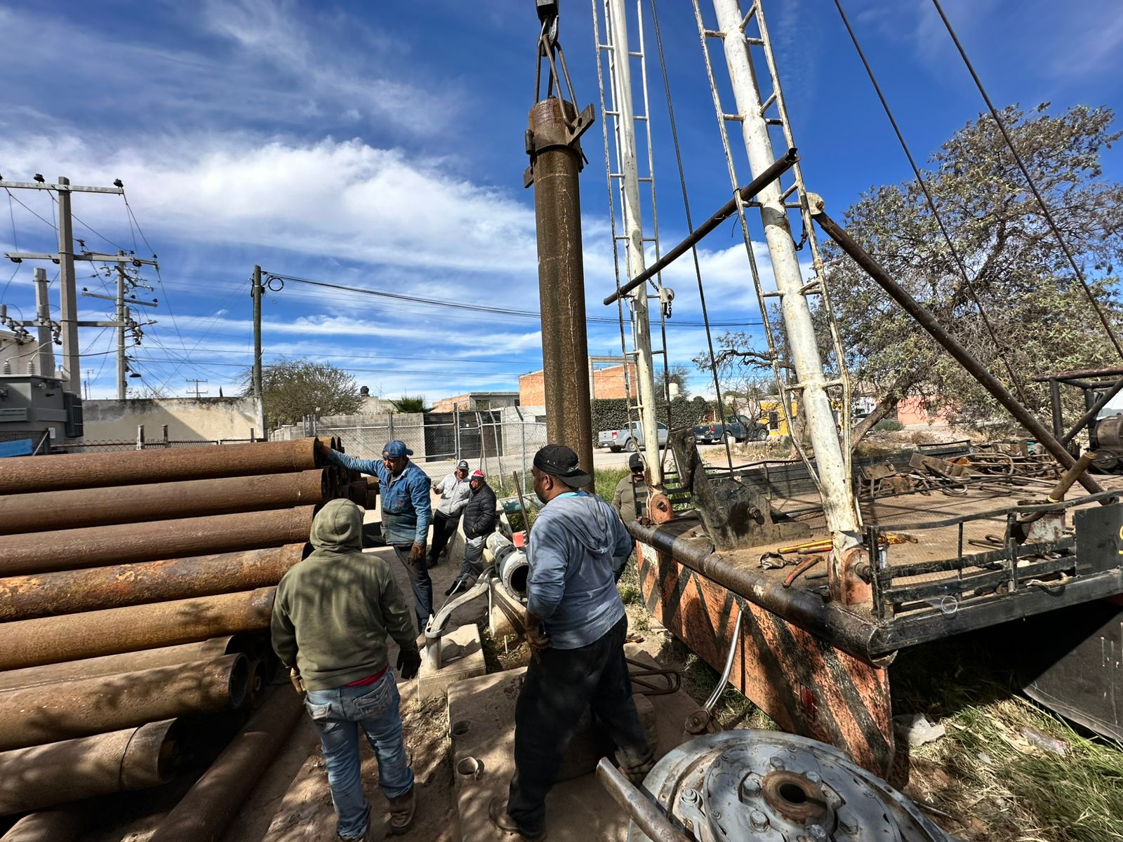 Interapas acelera los trabajos de instalación de la nueva bomba en el pozo Rivera