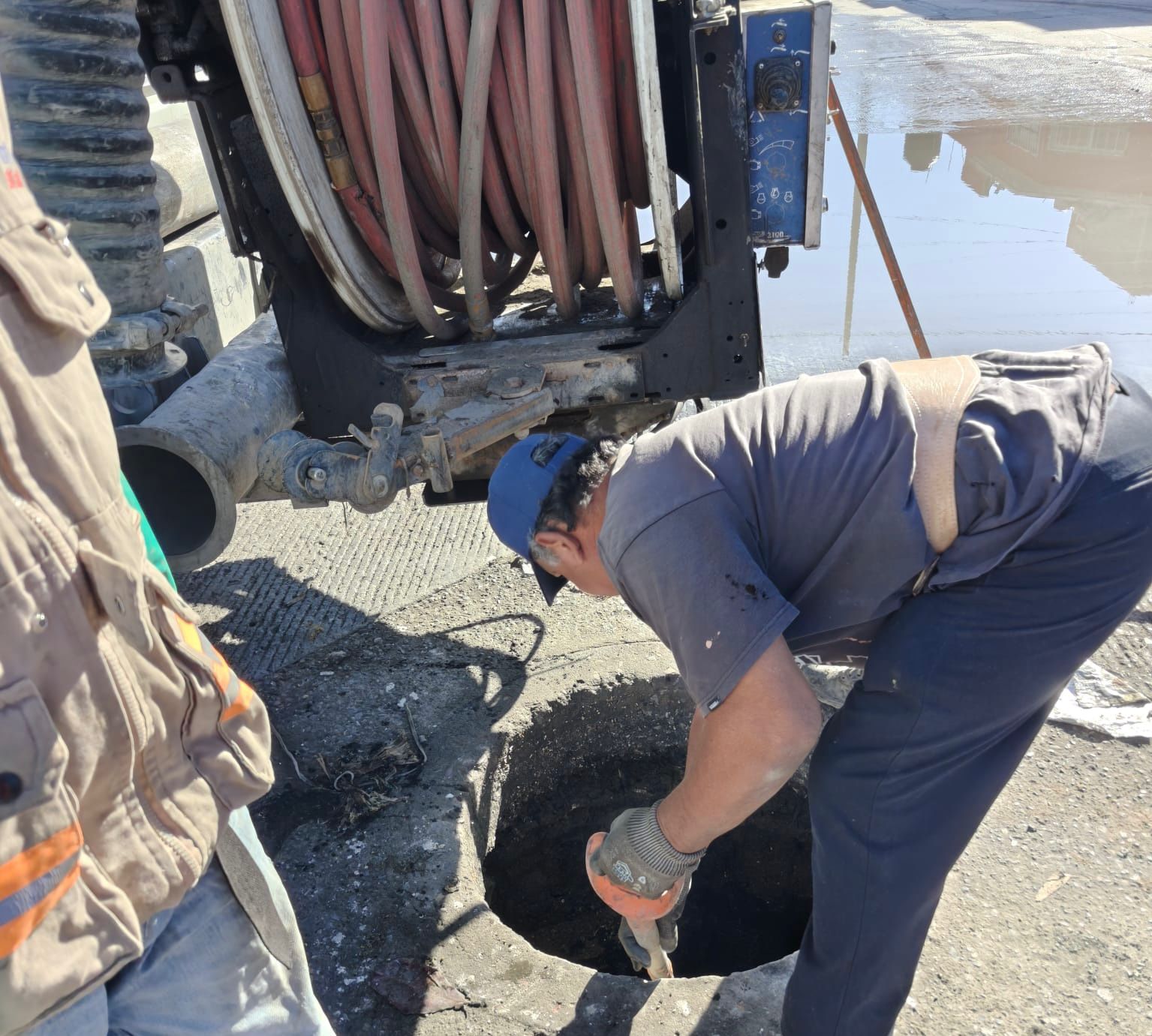 Interapas resuelve fuga de drenaje en La Virgen en Soledad de Graciano Sánchez