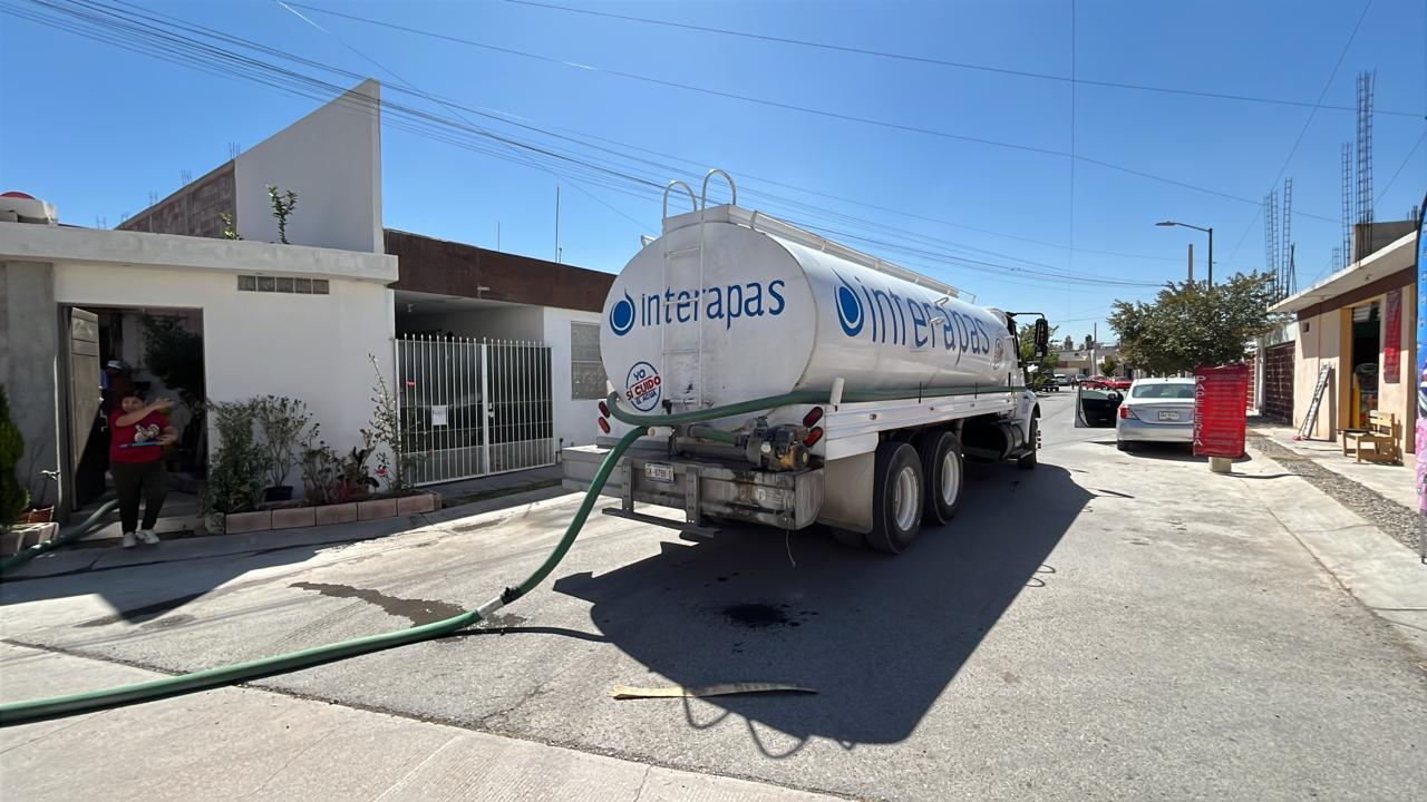 Interapas activa operativo de distribución de agua en las colonias Juan Pablo y Buenos Aires