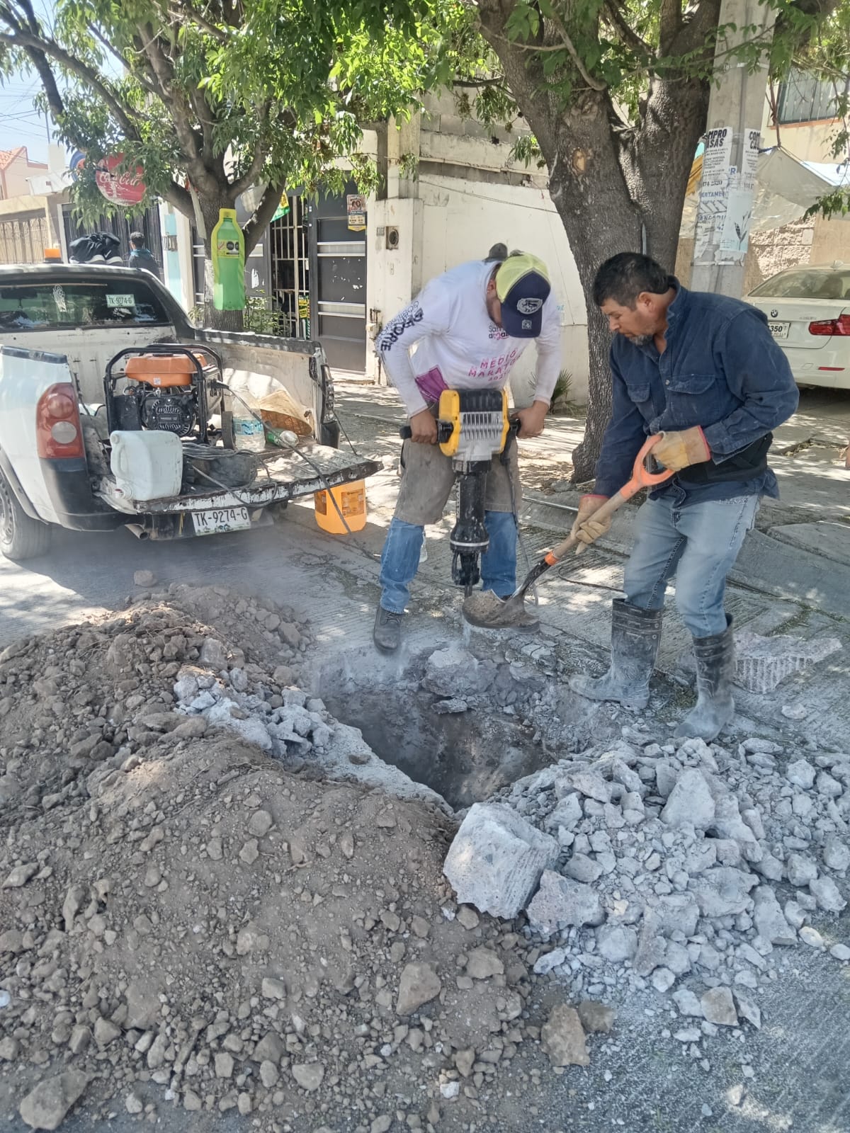 Mejora INTERAPAS el suministro en calles del fraccionamiento Esmeralda