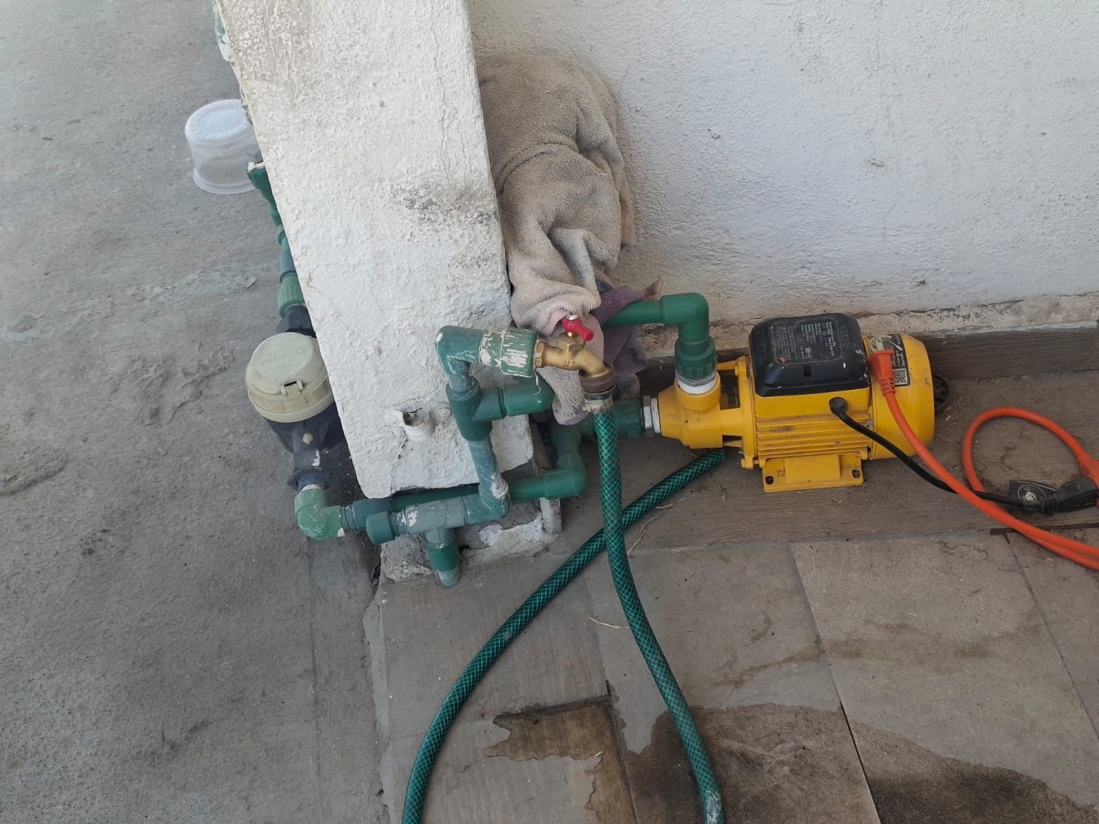 INTERAPAS multa y retira bomba que afectaba el servicio en El Cielo Residencial