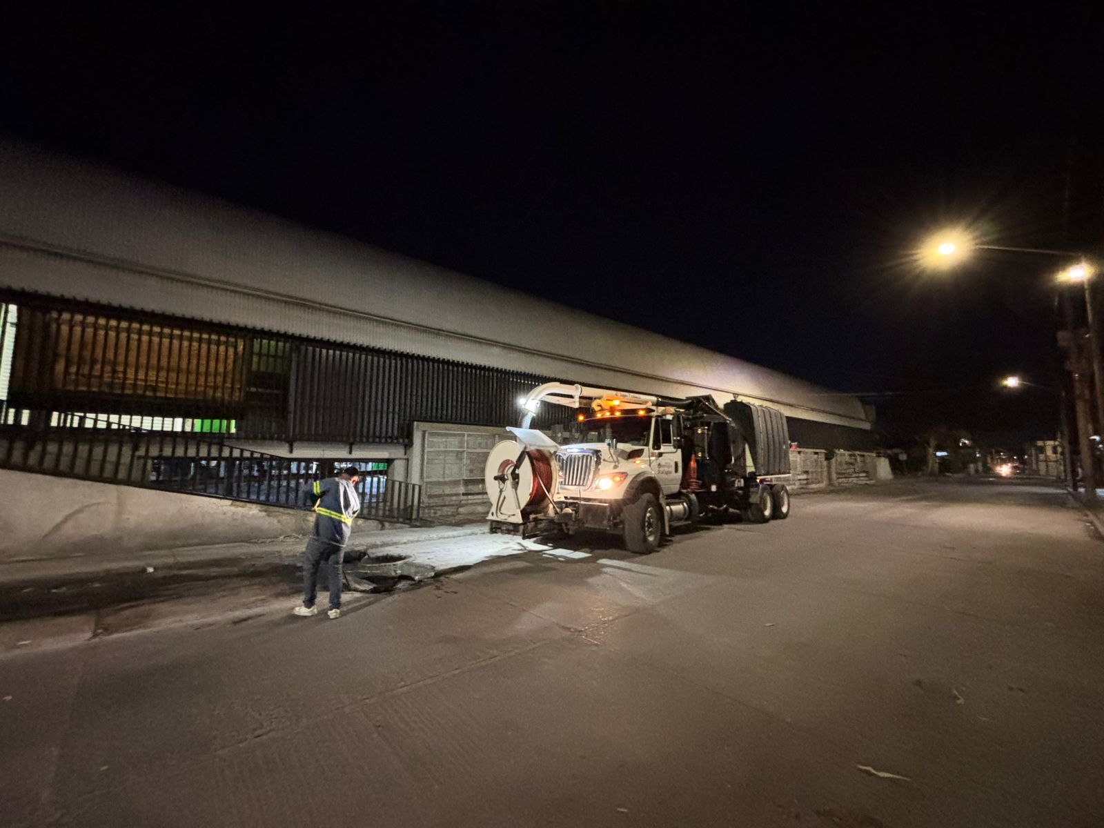 Interapas amplía perímetro de limpieza sanitaria al Mercado Hidalgo