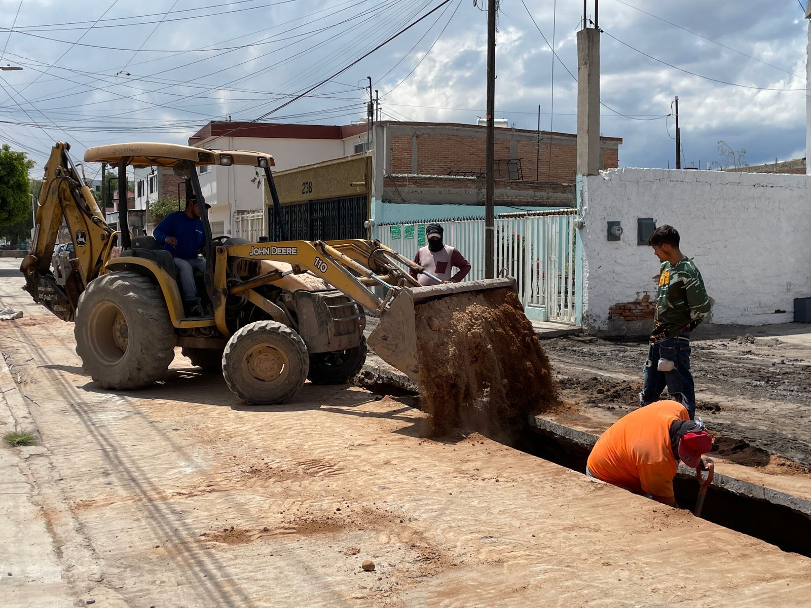 Con obras por casi 1.5 millones de pesos, Interapas renueva drenaje en la Julián Carrillo