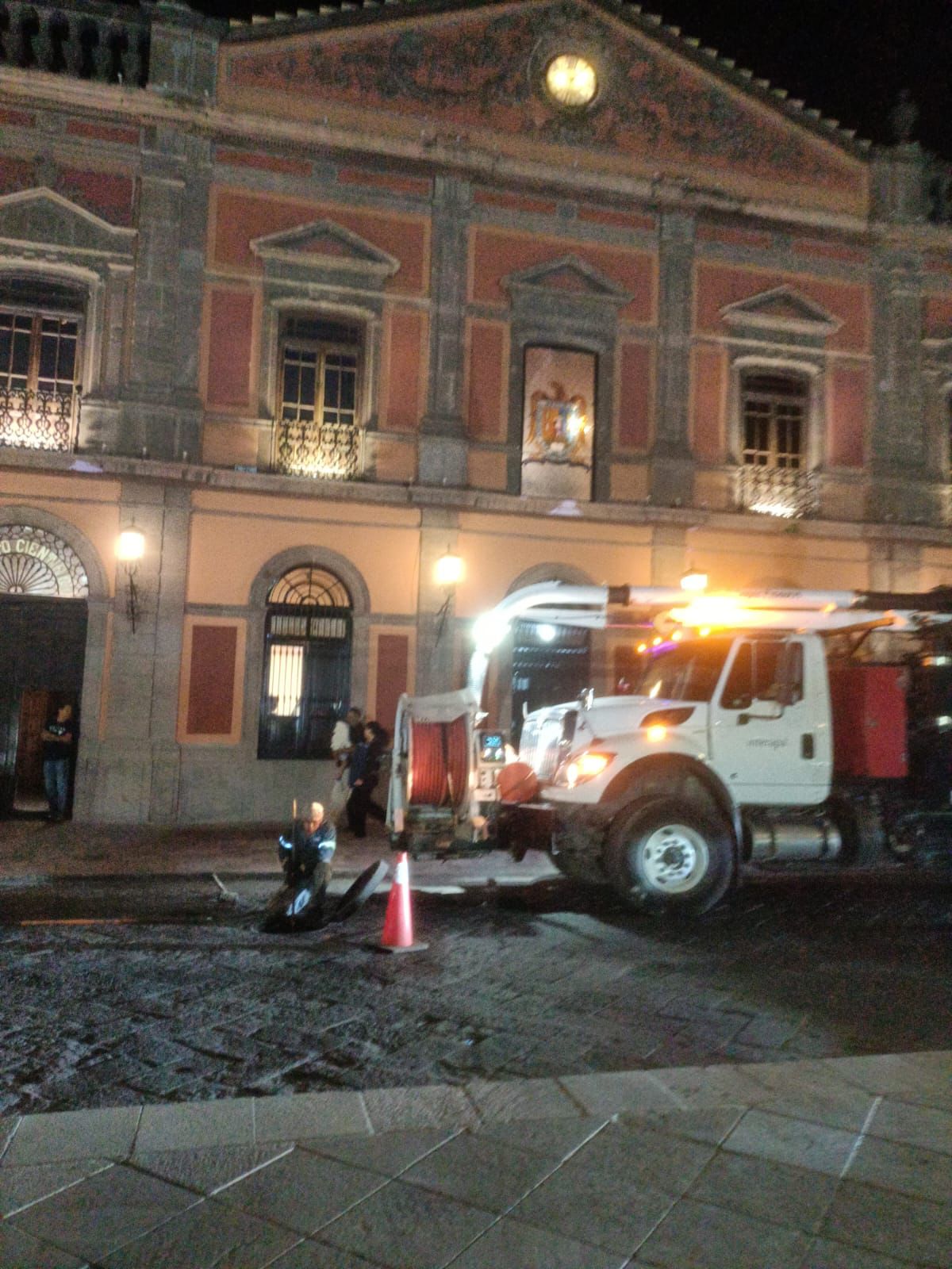 Interapas limpia más de 5 mil metros de drenaje y retira toneladas de basura en el Centro por Semana Santa