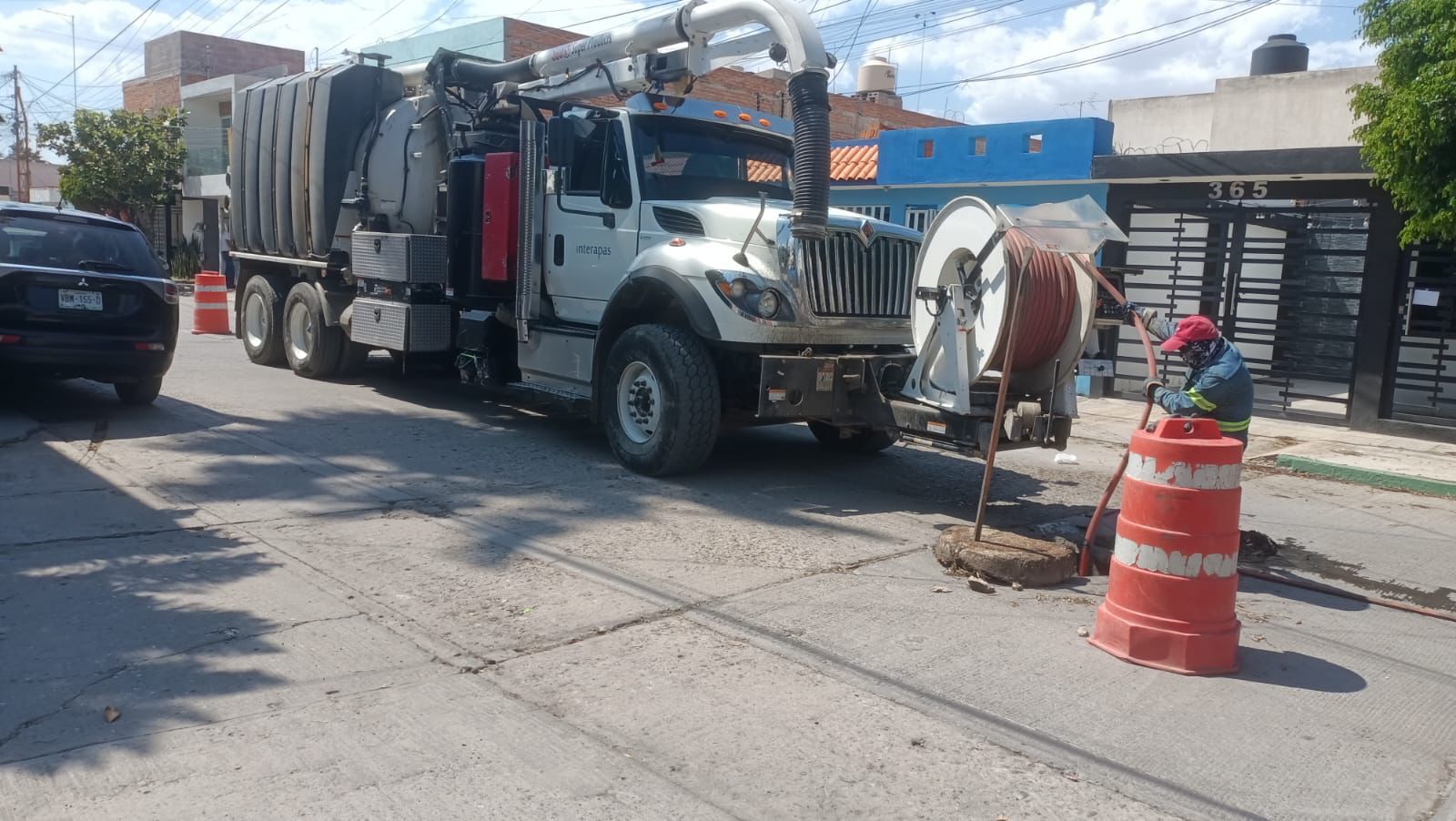 Interapas mantiene limpieza de drenajes ante la próxima temporada de lluvias