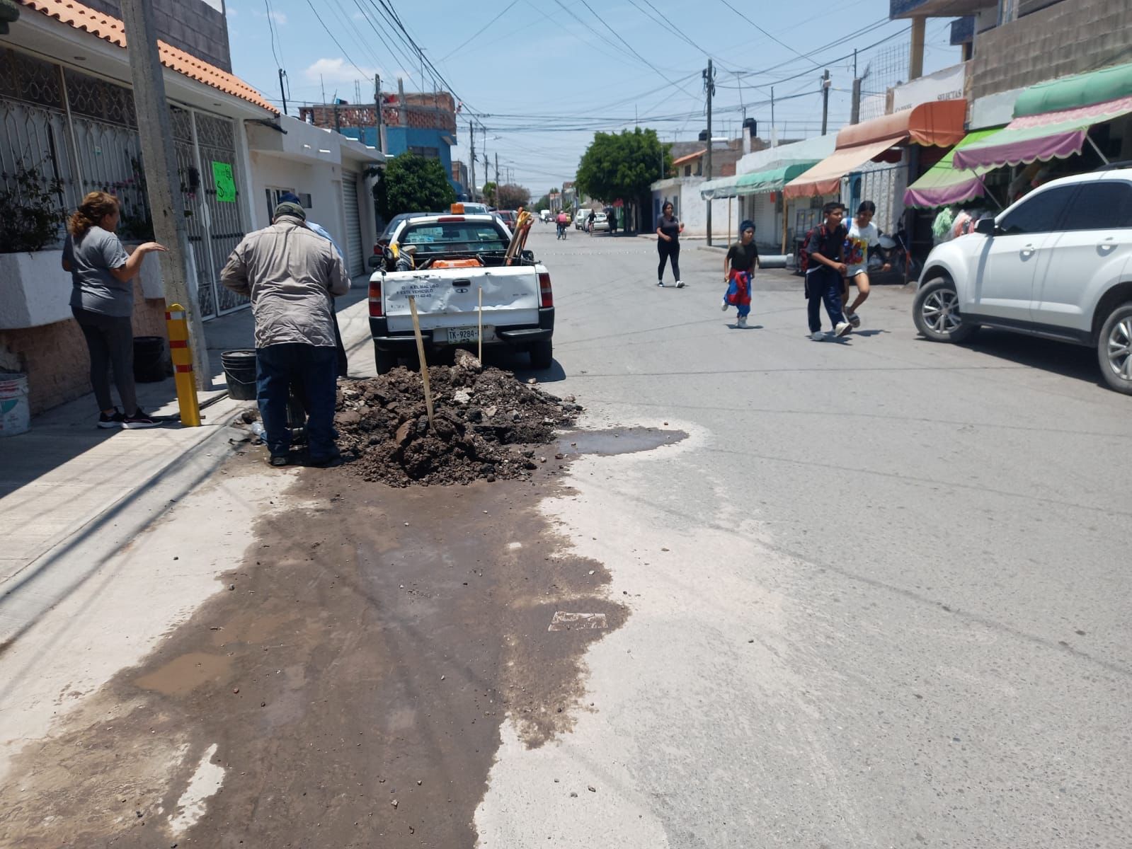 INTERAPAS repara fuga de gran tamaño en la colonia Juan Sarabia
