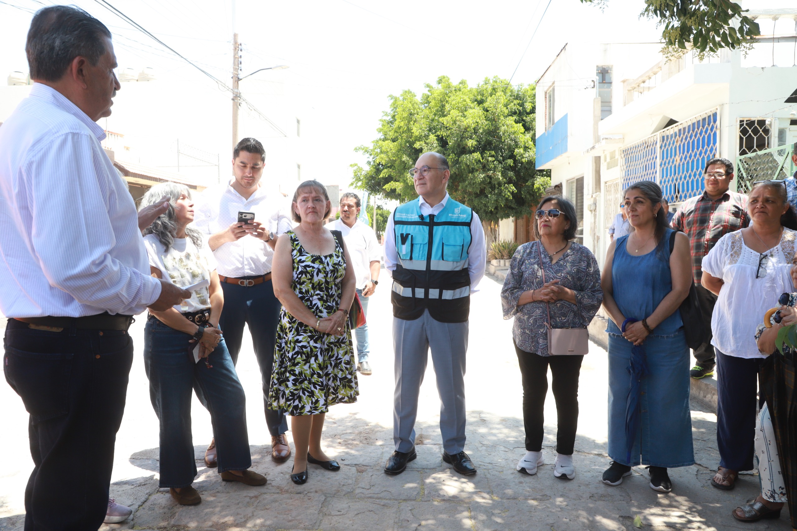 El alcalde Enrique Galindo entregó rehabilitación del drenaje sanitario en la colonia burócrata
