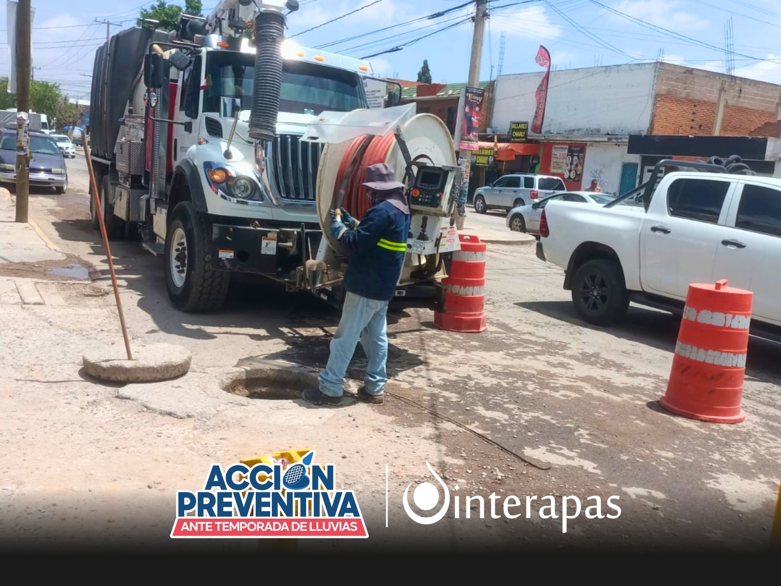 Interapas continúa con jornadas de limpieza preventiva de drenajes en la zona sur